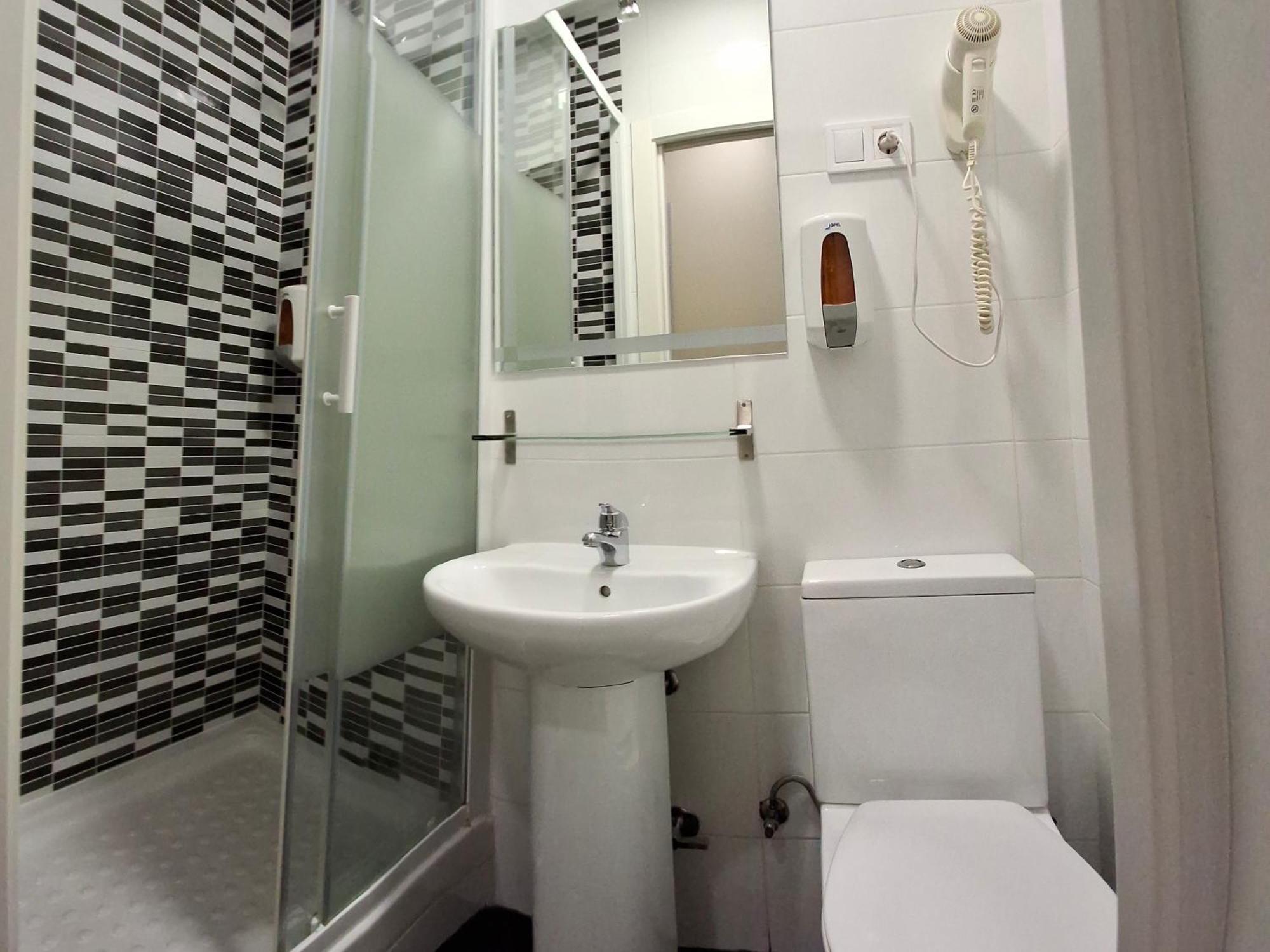 Ch Cruz Madrid Hotel ภายนอก รูปภาพ