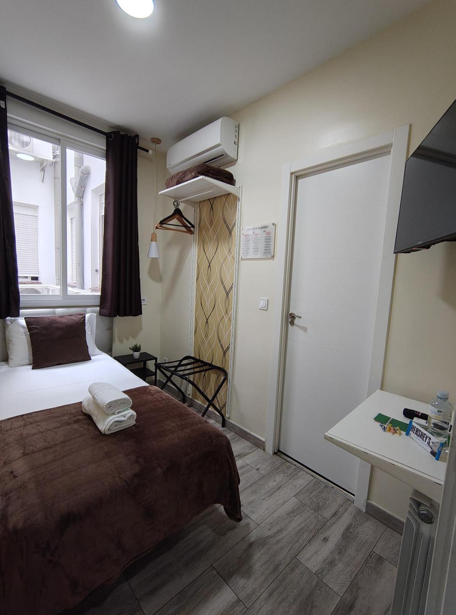 Ch Cruz Madrid Hotel ภายนอก รูปภาพ