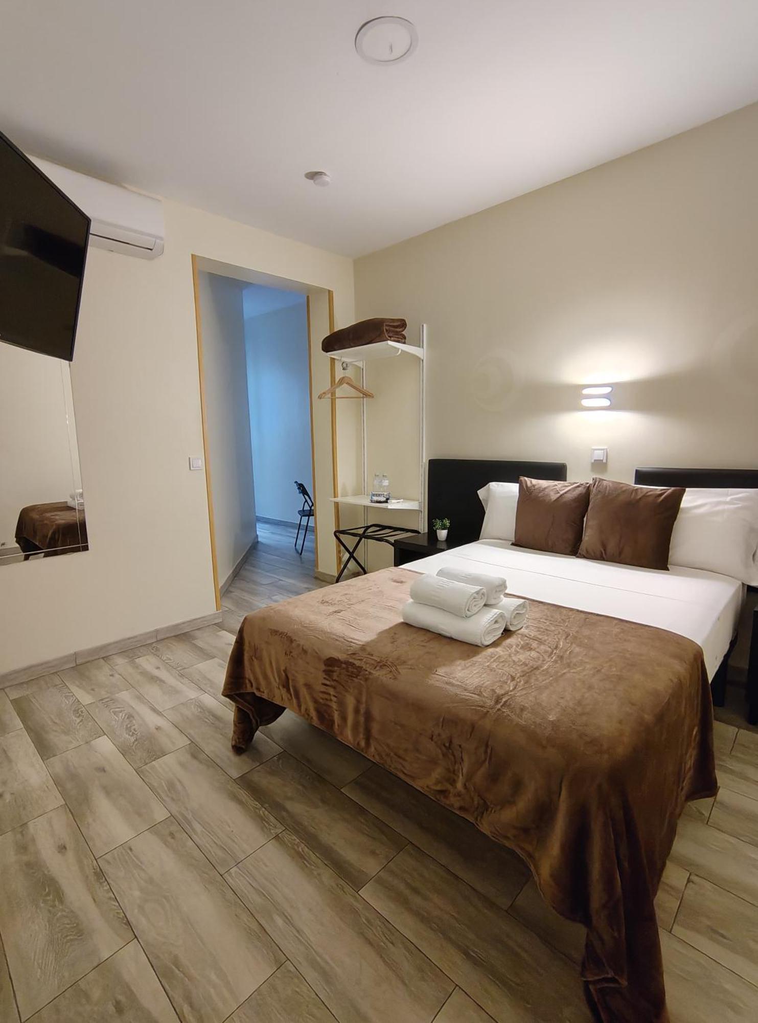Ch Cruz Madrid Hotel ภายนอก รูปภาพ