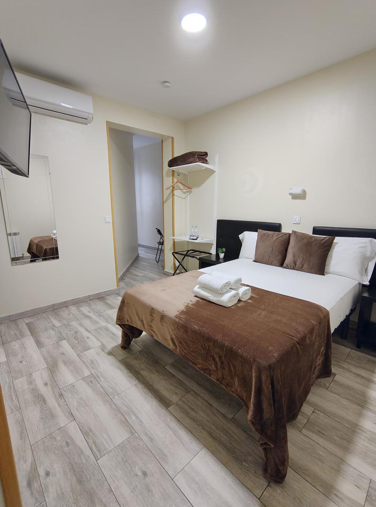 Ch Cruz Madrid Hotel ภายนอก รูปภาพ