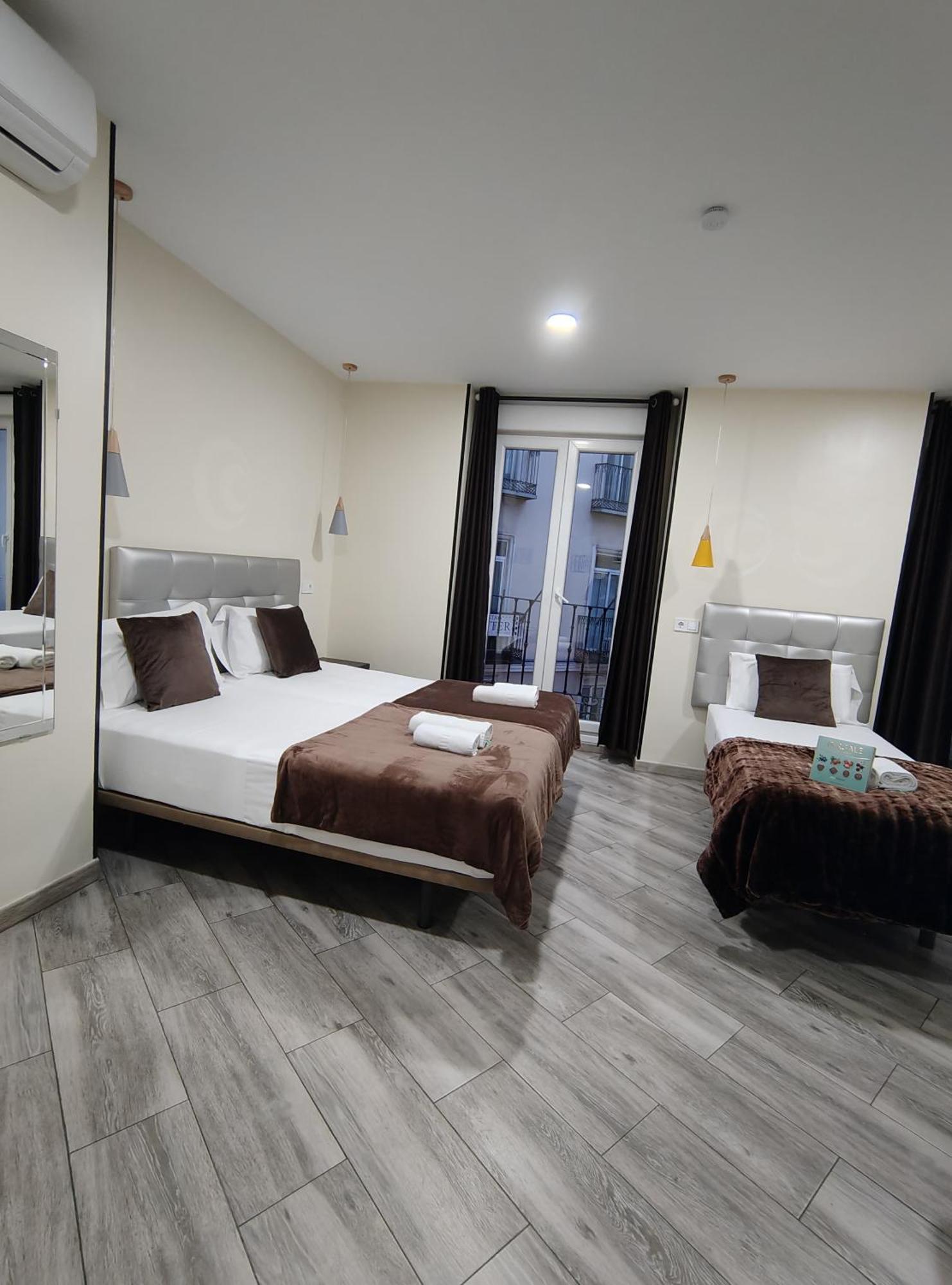Ch Cruz Madrid Hotel ภายนอก รูปภาพ