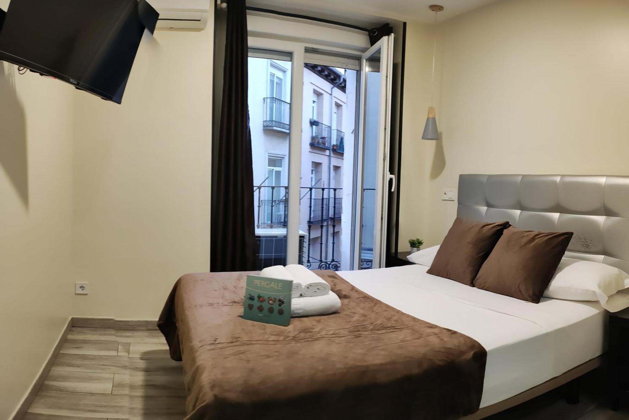 Ch Cruz Madrid Hotel ภายนอก รูปภาพ