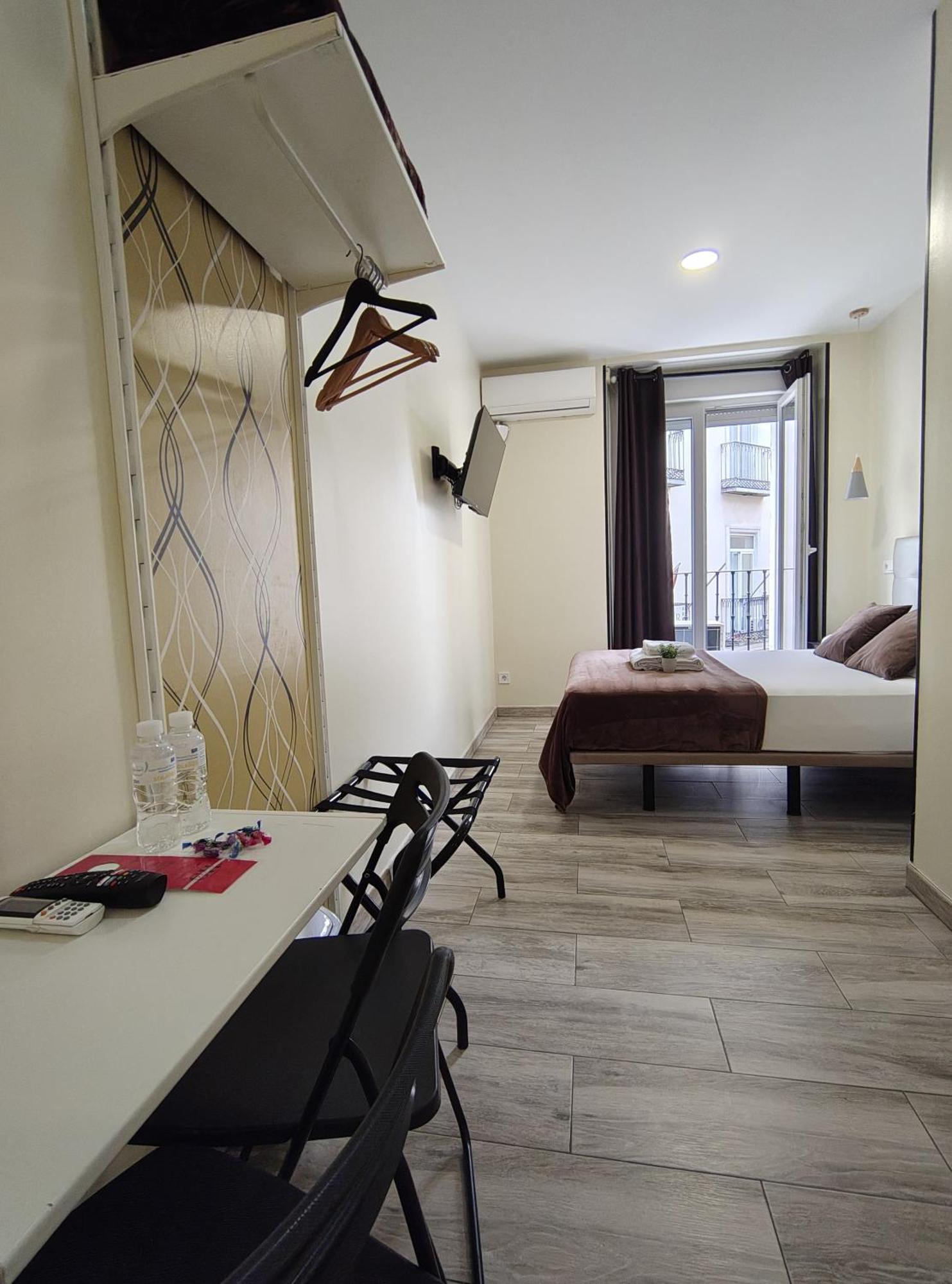 Ch Cruz Madrid Hotel ภายนอก รูปภาพ